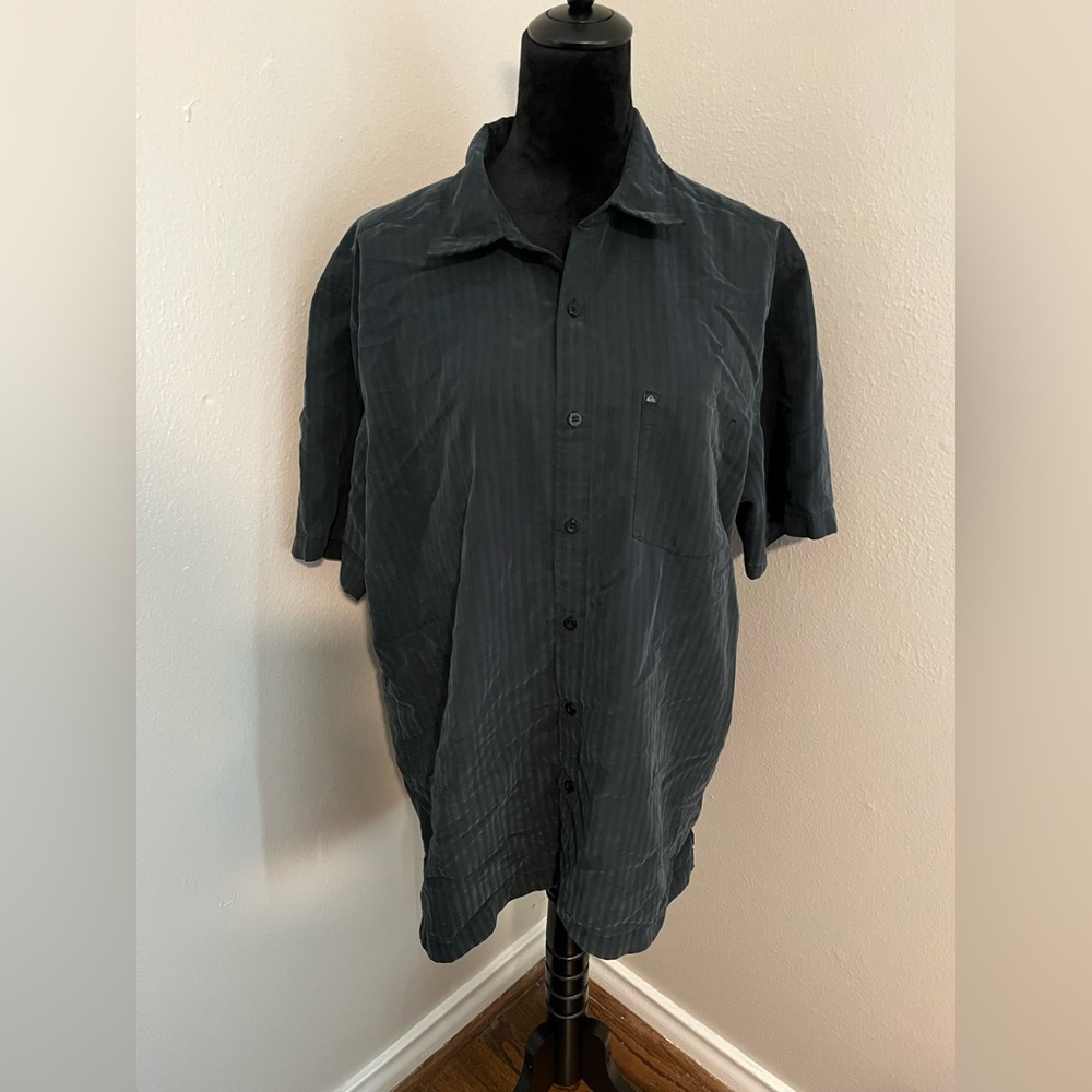 Quiksilver Men’s Black Pinstripe Short Sleeve Button Down Collared Shirt Size L